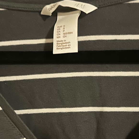 B2G1FREE H&M Basic Charcoal and White Striped V Neck T Shirt Dress Size 5 - Picture 2 of 5